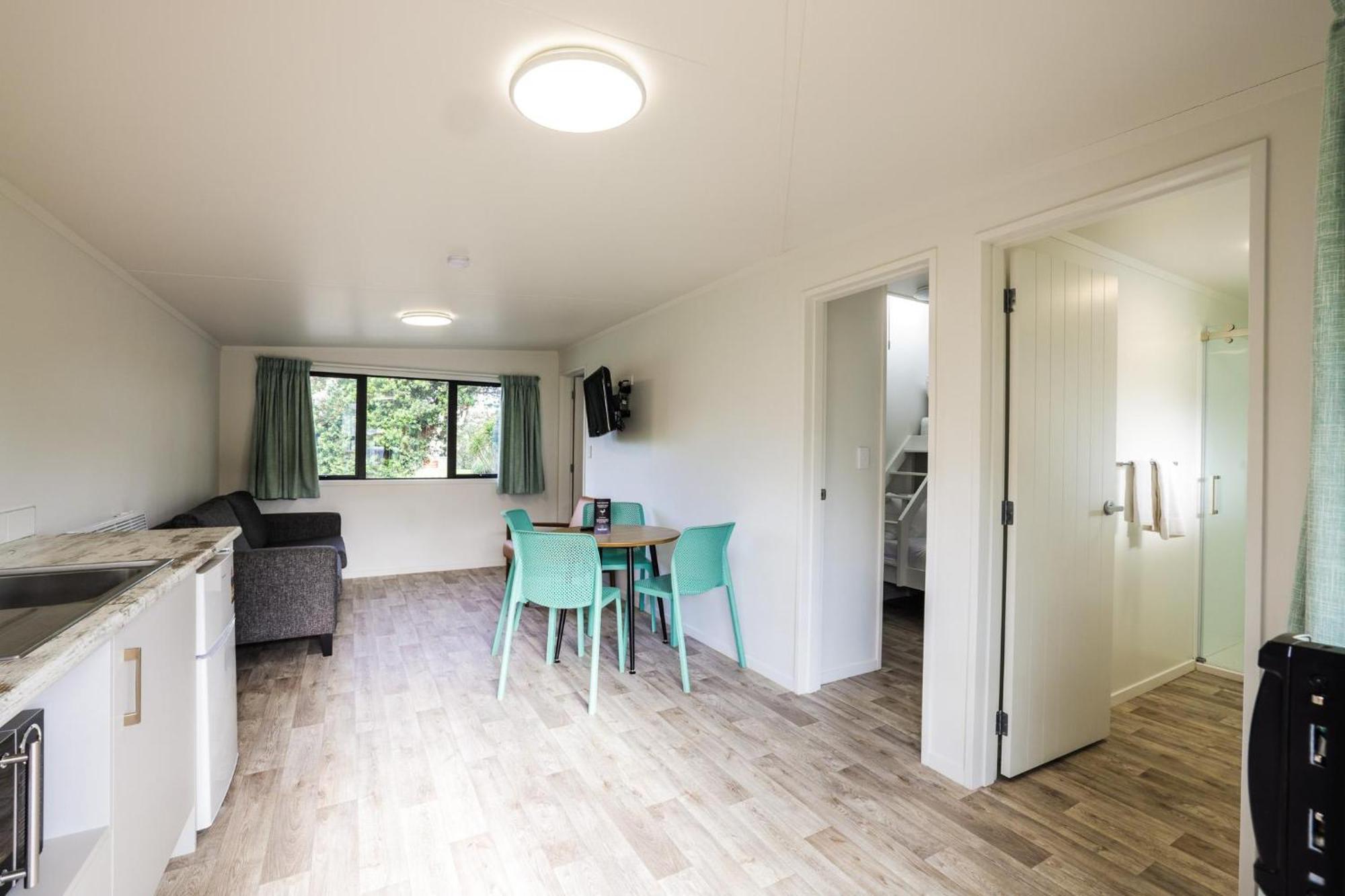 Tasman Holiday Parks - Waihi Beach Экстерьер фото A typical one-bedroom apartment at the park