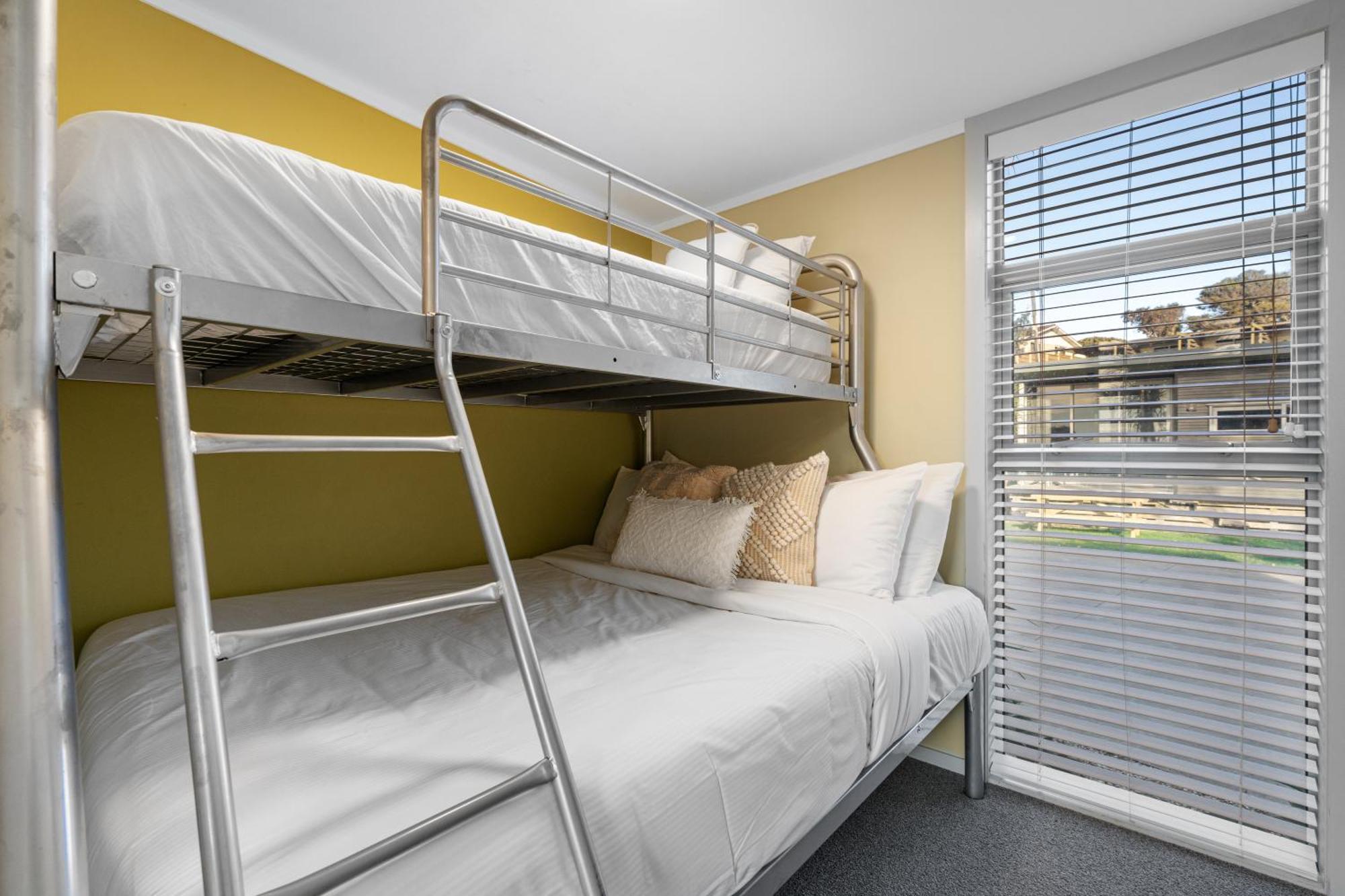 Tasman Holiday Parks - Waihi Beach Экстерьер фото A bunk bed