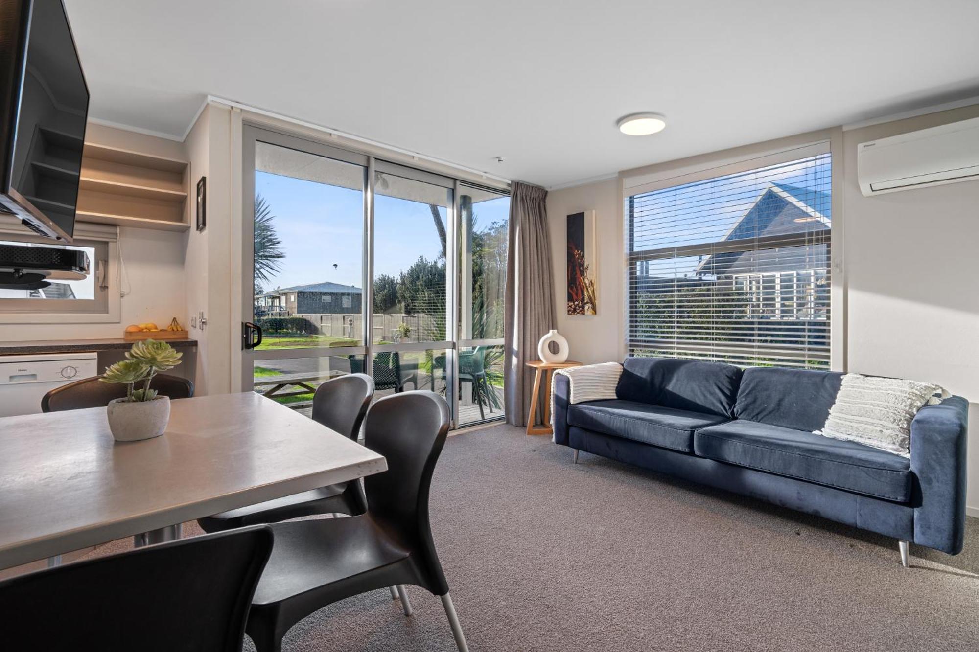 Tasman Holiday Parks - Waihi Beach Экстерьер фото A typical apartment at the Village