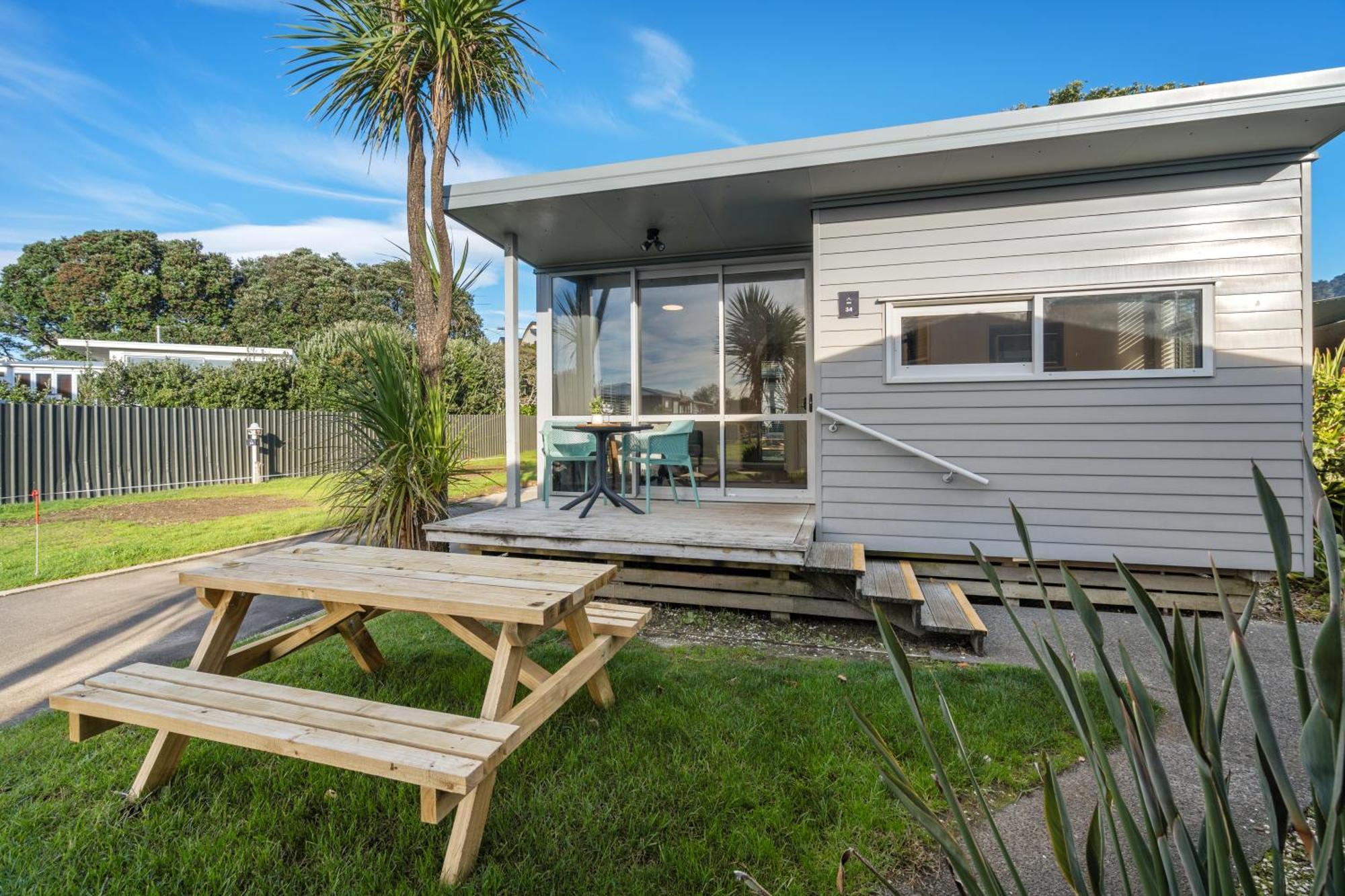 Tasman Holiday Parks - Waihi Beach Экстерьер фото A bach at Waikare