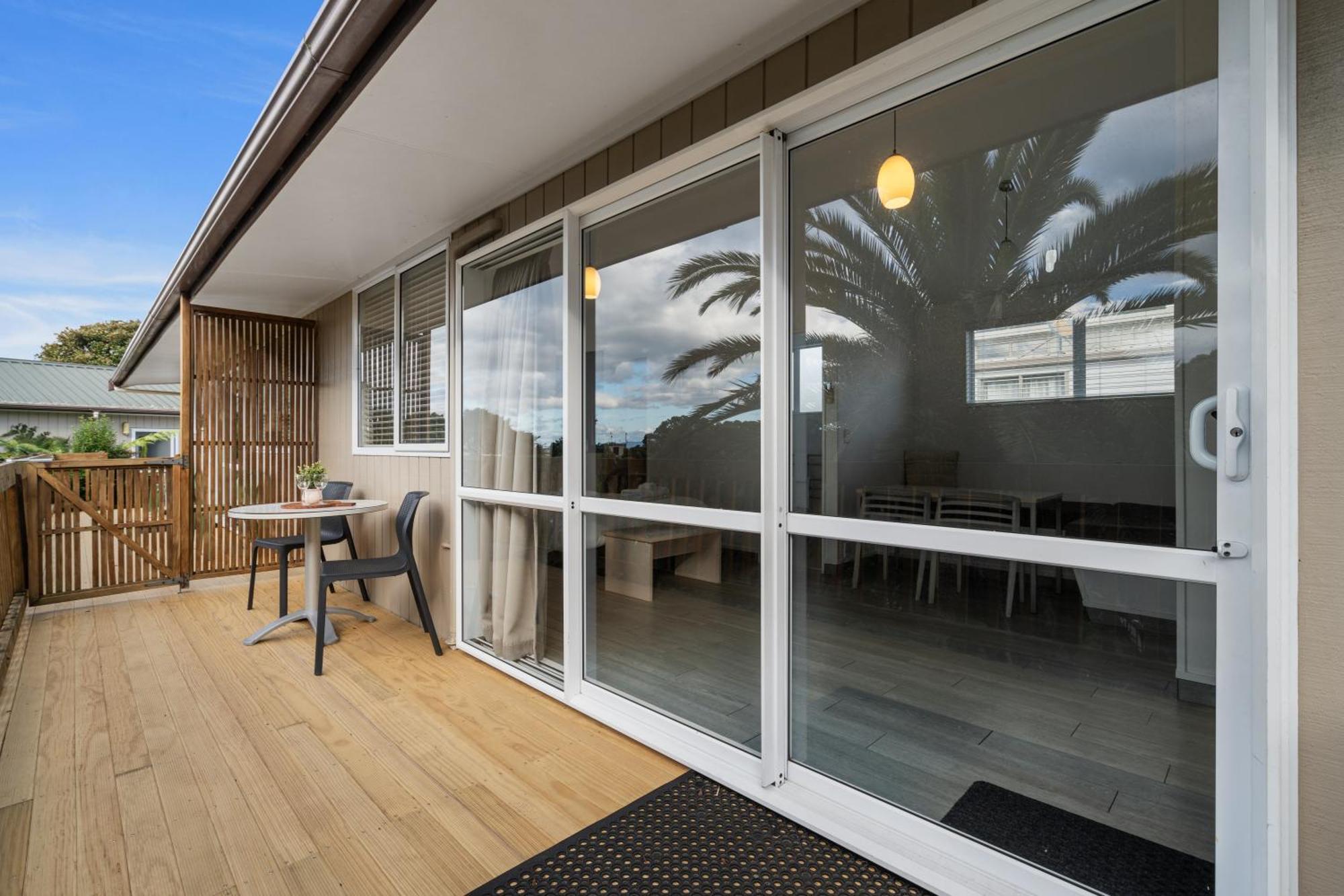 Tasman Holiday Parks - Waihi Beach Экстерьер фото A sliding door