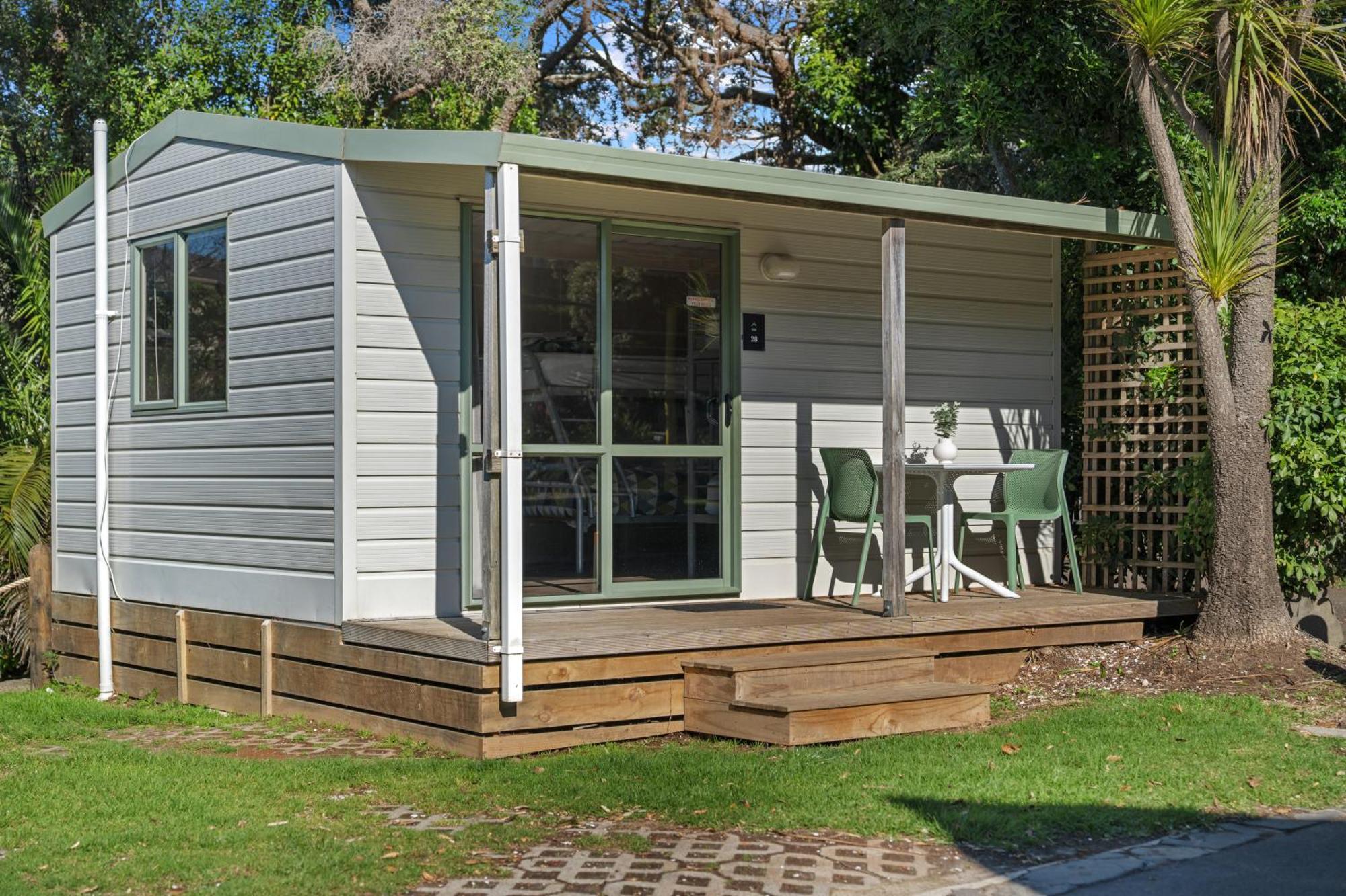 Tasman Holiday Parks - Waihi Beach Экстерьер фото A bach in Auckland, New Zealand